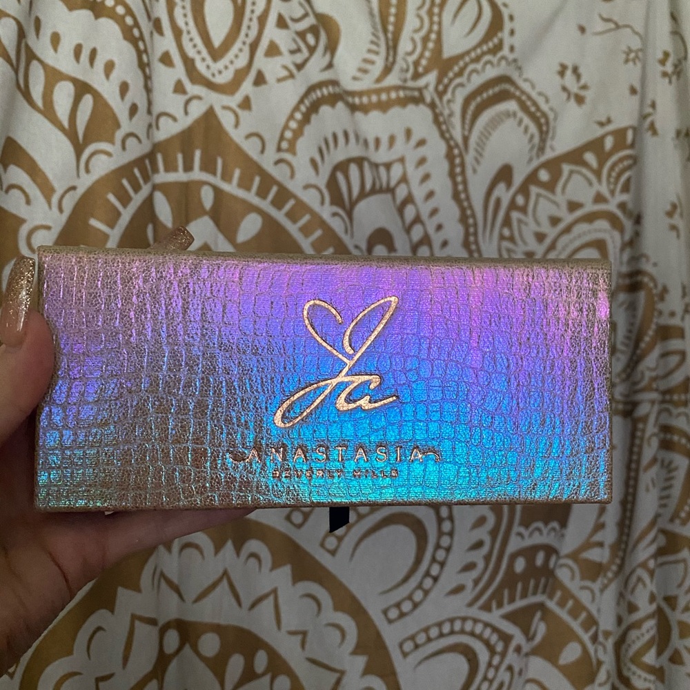 Anastasia Beverly Hills Jackie Aina eyeshadow pallete
